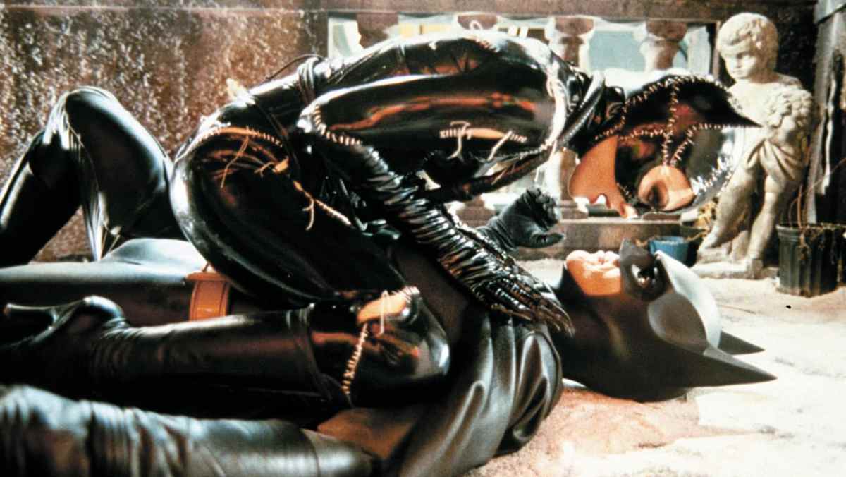 Returns Catwoman Michelle Pfeiffer