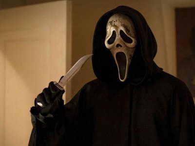 The Scream VI trailer brings Ghostface to New York to kill everyone who survived previous films & more, like Melissa Barrera & Jenna Ortega.