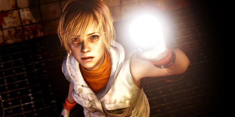 Heather Mason holding a flashlight in Silent Hill 3