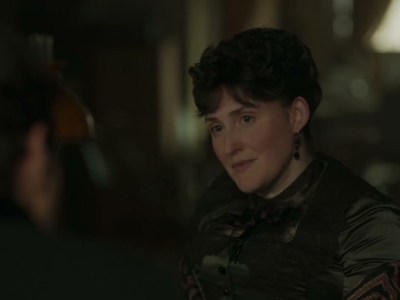 A woman in late 19th century dress, in HBO's The Gilded Age.