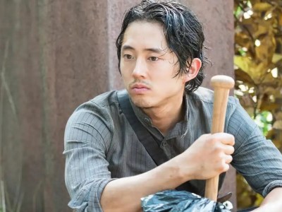 Steven Yeun in The Walking Dead. This image is part of an article about Steven Yeun still wanting to do a Marvel movie despite leaving Thunderbolts.
